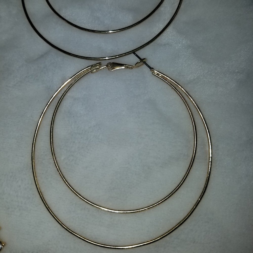 Free with $20 purchase 17.5" white gold rhinestone necklace w hoop ear - Picture 6 of 7